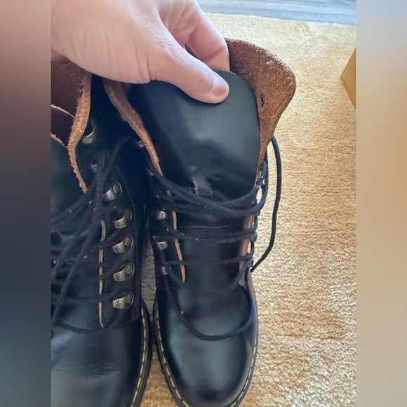 🍂NWOT Dr. Martens LEONA WOMEN'S VINTAGE SMOOTH LEATHER HEELED BLACK BOOTS - Picture 11 of 16
